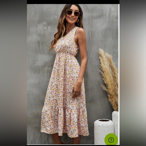 Beachsissi Dresses & Skirts - Beachsissi Dress M -  floral sleeveless NEW